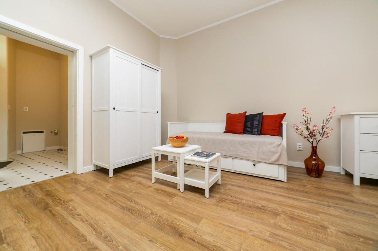 New Studio 3 - Self Check In, Parking Possible, Weekend Free Parking 布拉迪斯拉发 外观 照片